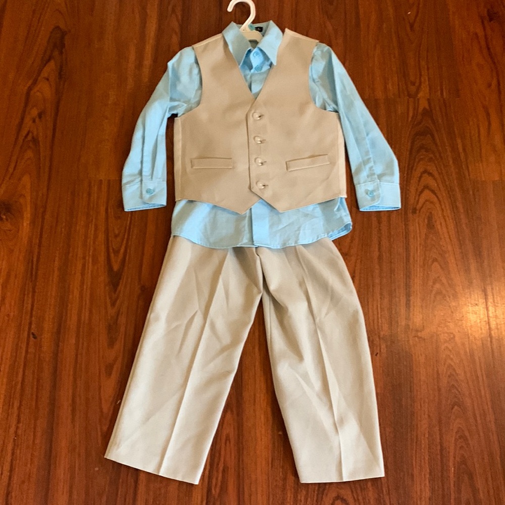 Boy’s 3 Piece Matching Suit Set. Size 5